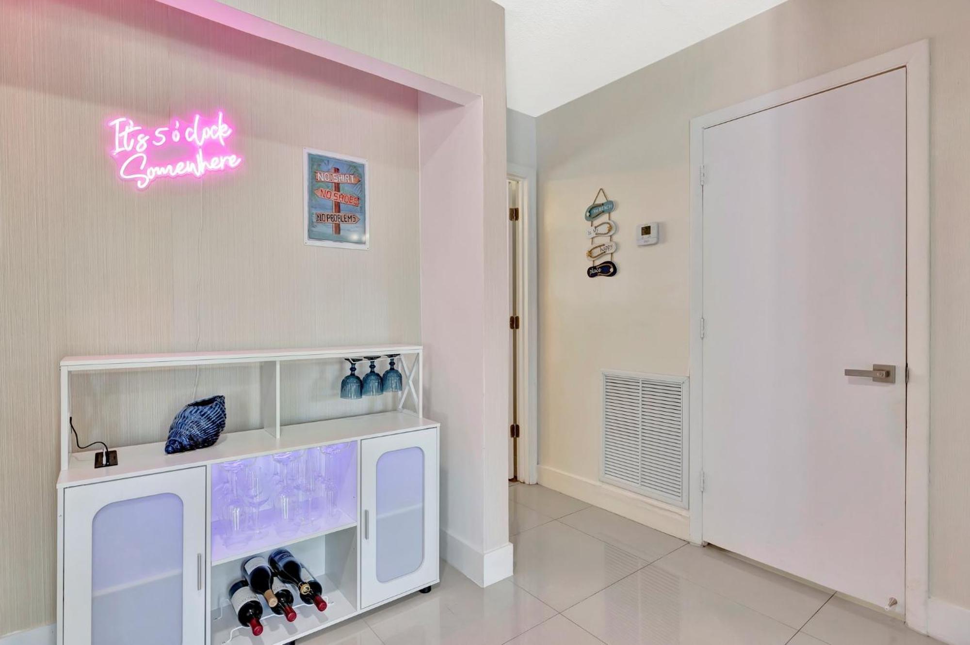 Holiday home 3bd Ft Lauderdale Xl Pool, Unique Playground, Bbq, Beach, Family Memories Fort Lauderdale
