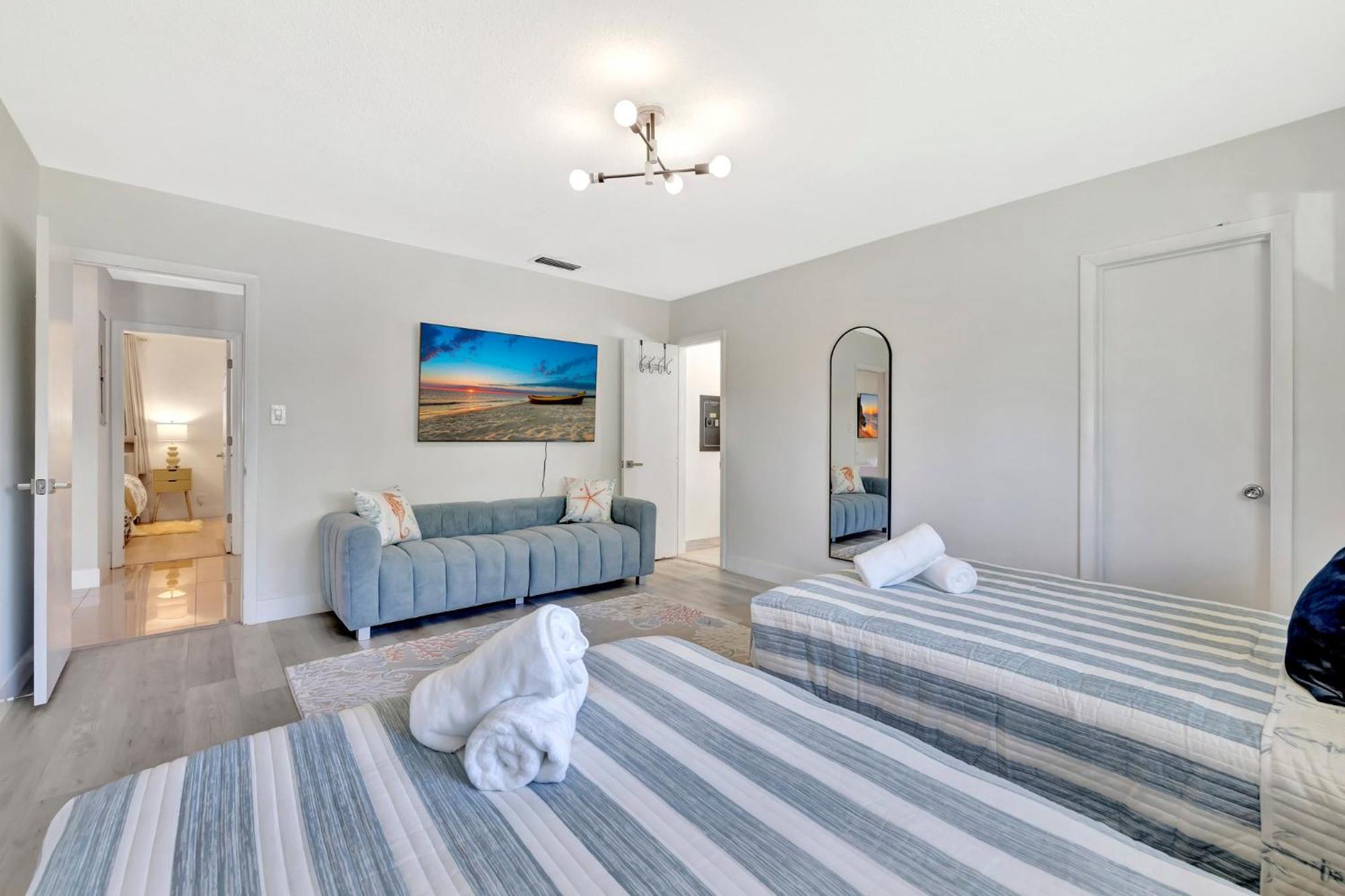 3bd Ft Lauderdale Xl Pool, Unique Playground, Bbq, Beach, Family Memories Holiday home