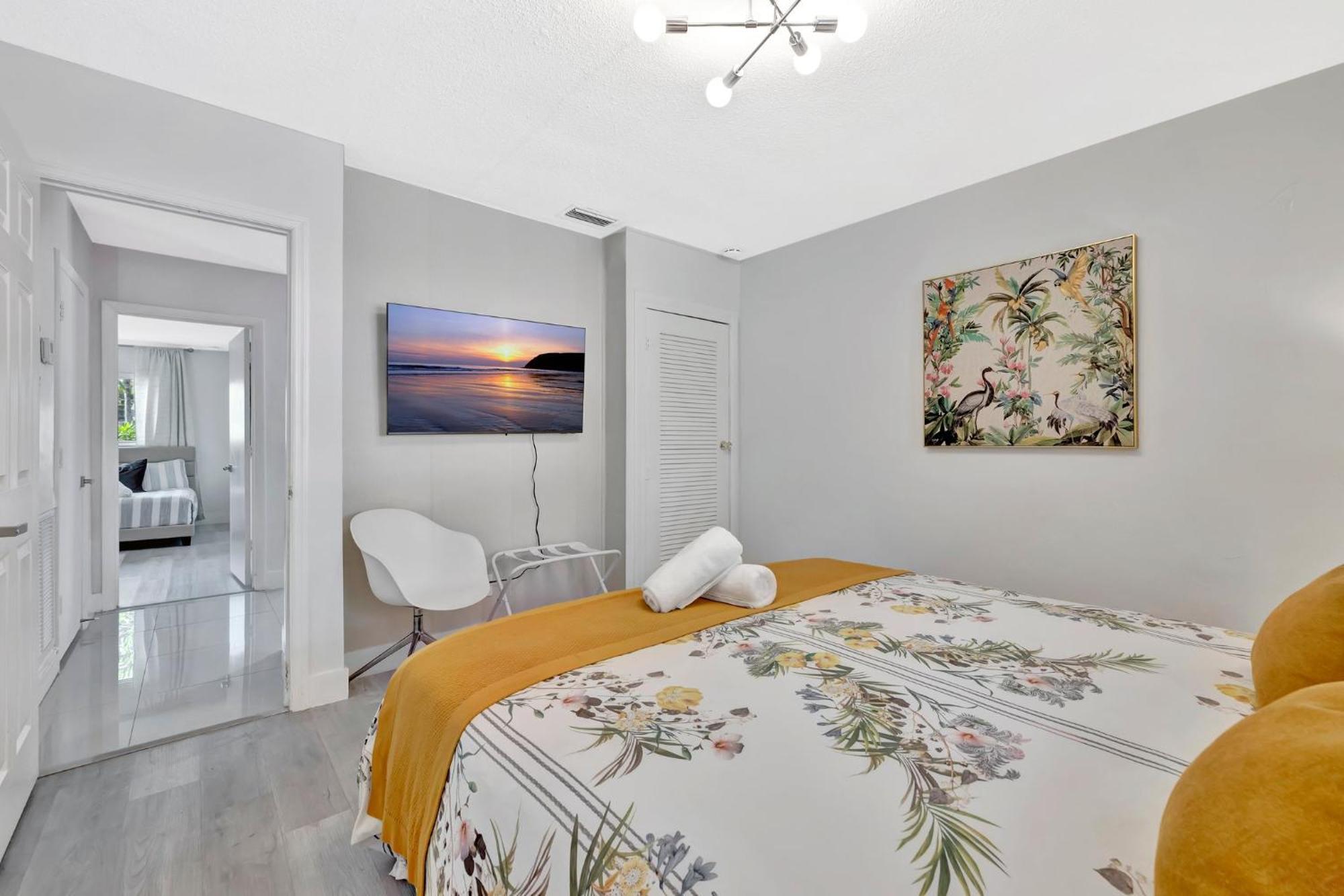 Holiday home 3bd Ft Lauderdale Xl Pool, Unique Playground, Bbq, Beach, Family Memories