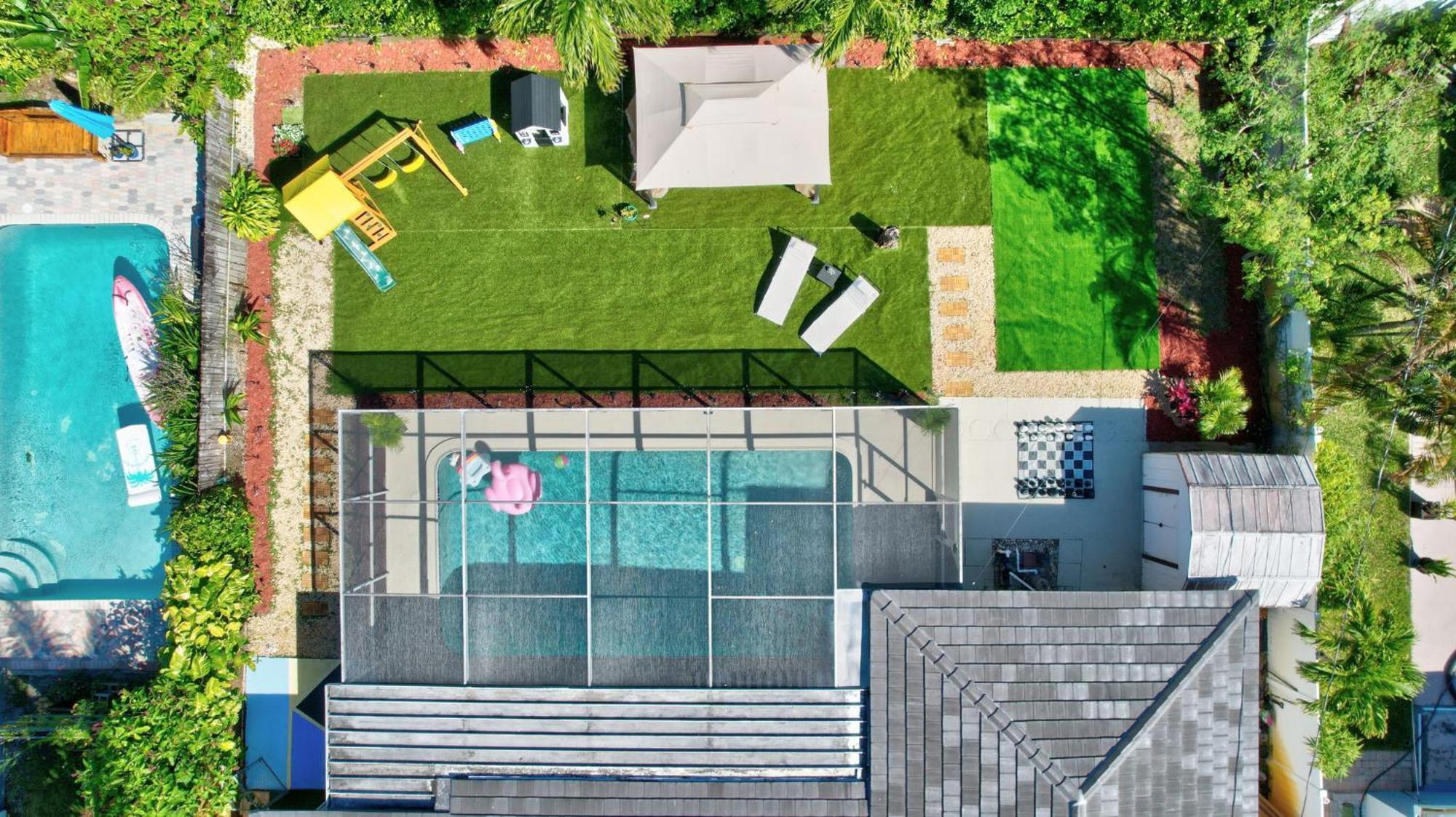 Holiday home 3bd Ft Lauderdale Xl Pool, Unique Playground, Bbq, Beach, Family Memories