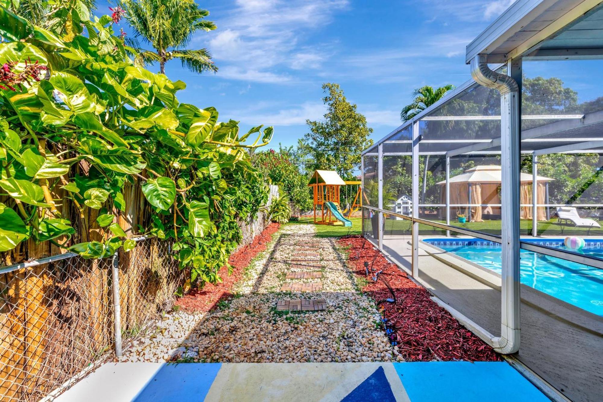 Holiday home 3bd Ft Lauderdale Xl Pool, Unique Playground, Bbq, Beach, Family Memories