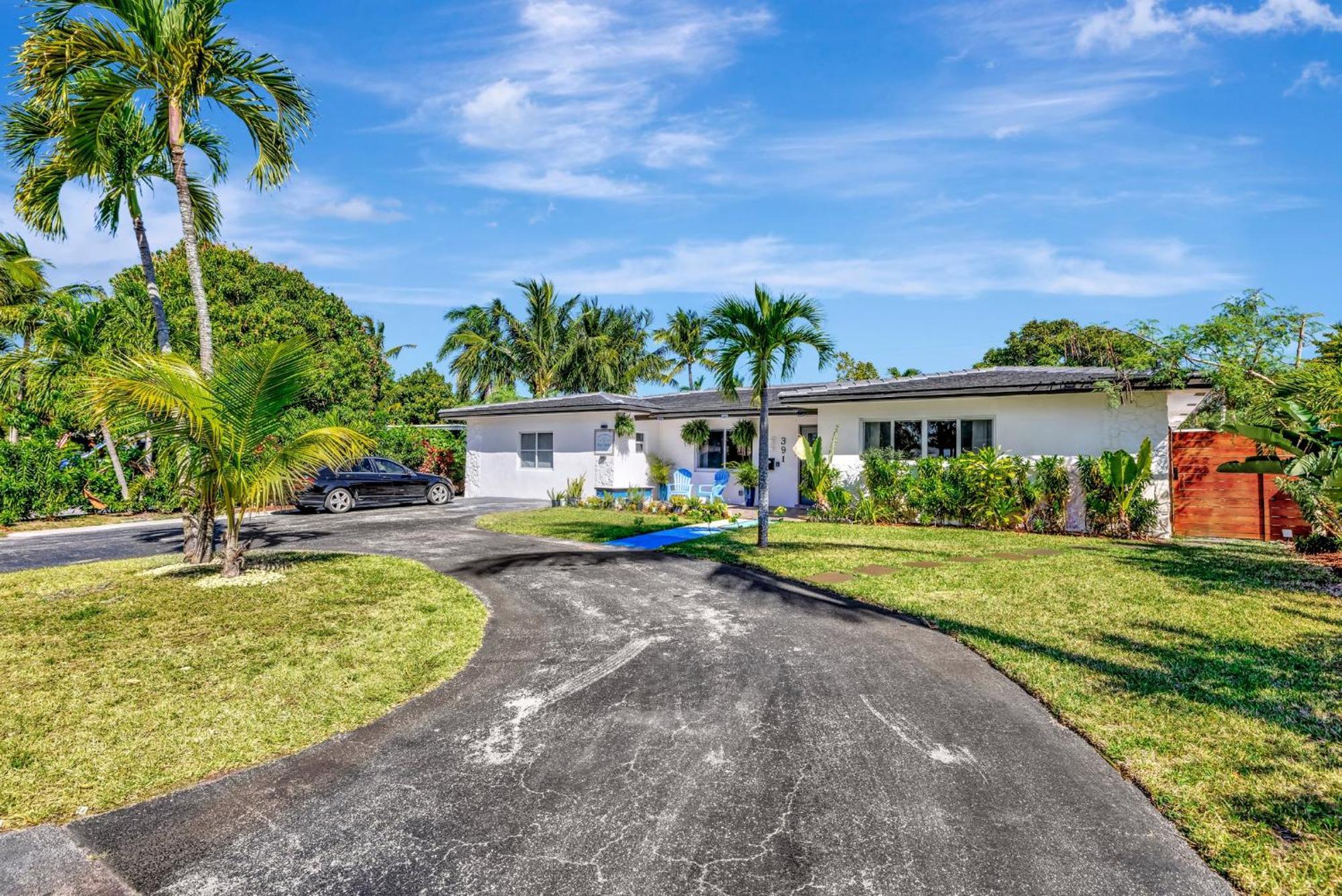 3bd Ft Lauderdale Xl Pool, Unique Playground, Bbq, Beach, Family Memories Holiday home *