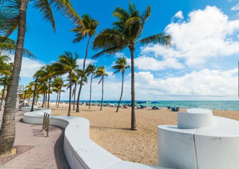 Holiday home 3bd Ft Lauderdale Xl Pool, Unique Playground, Bbq, Beach, Family Memories Fort Lauderdale