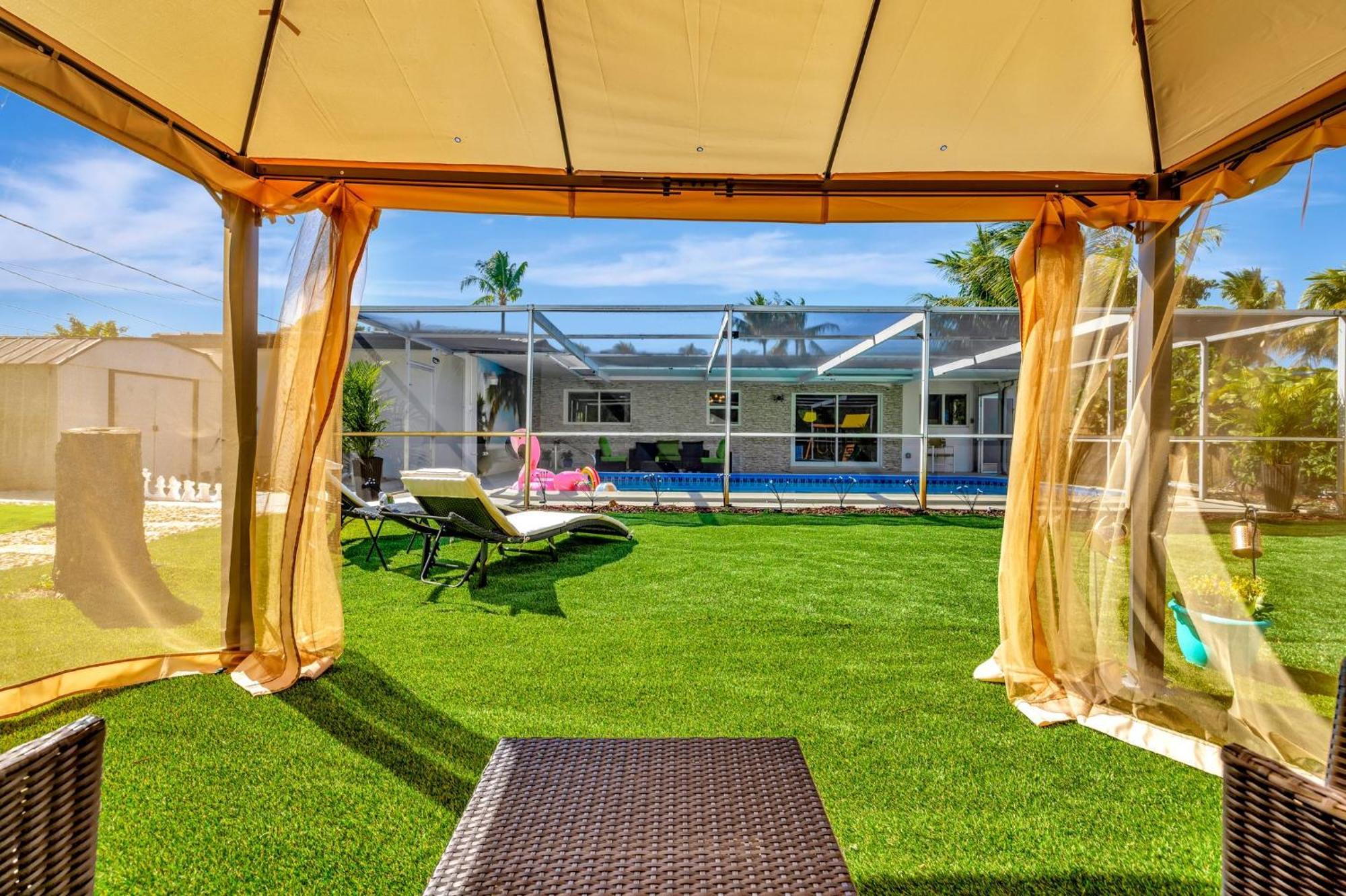 Holiday home 3bd Ft Lauderdale Xl Pool, Unique Playground, Bbq, Beach, Family Memories Fort Lauderdale
